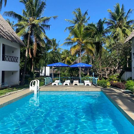 Papillon Garden Bar Villas Bamburi Eksteriør bilde