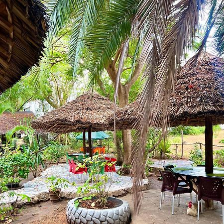 Papillon Garden Bar Villas Bamburi Eksteriør bilde