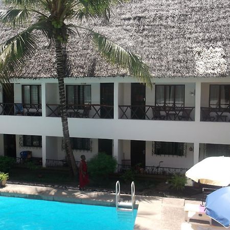 Papillon Garden Bar Villas Bamburi Eksteriør bilde