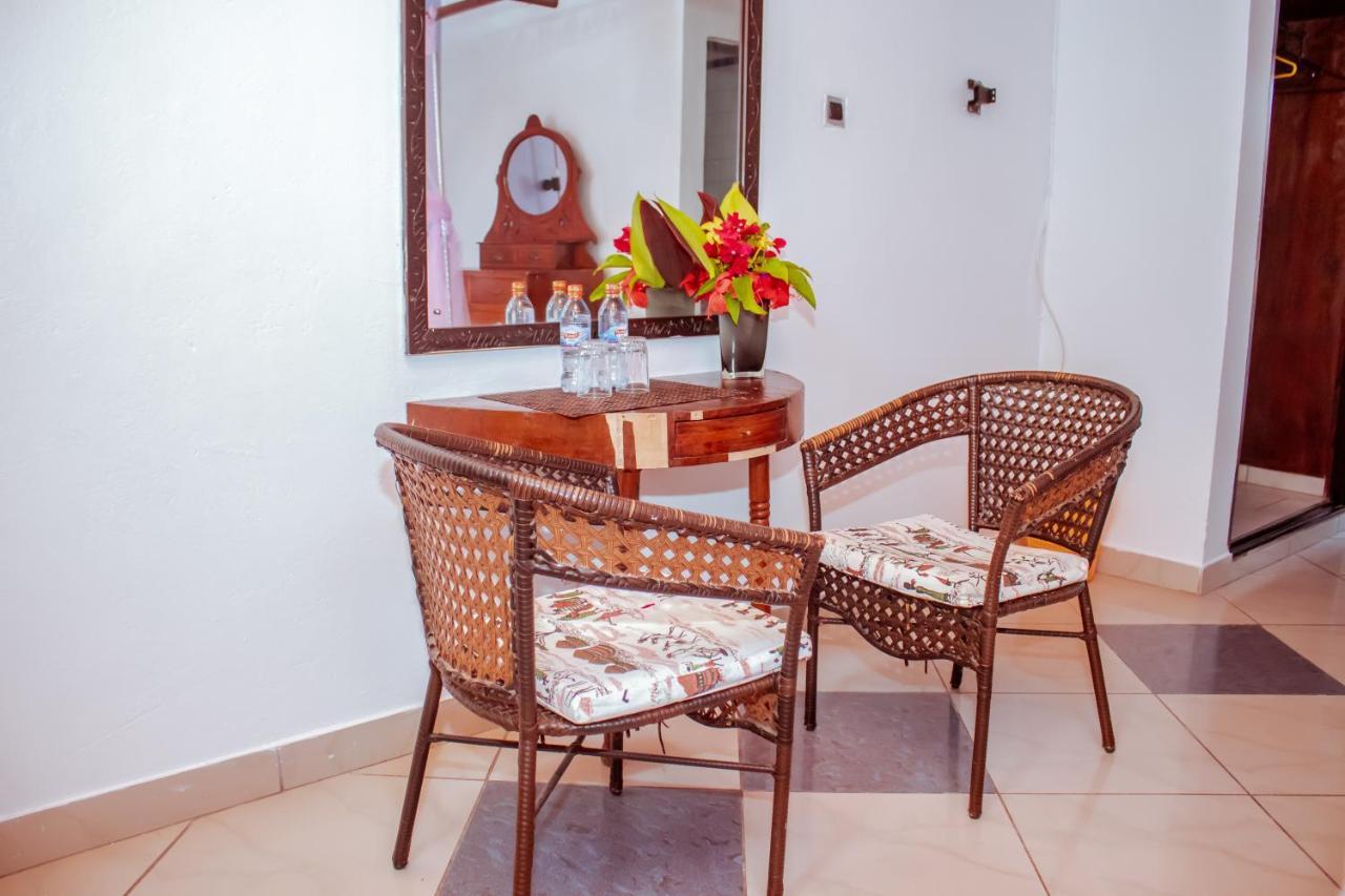 Papillon Garden Bar Villas Bamburi Eksteriør bilde