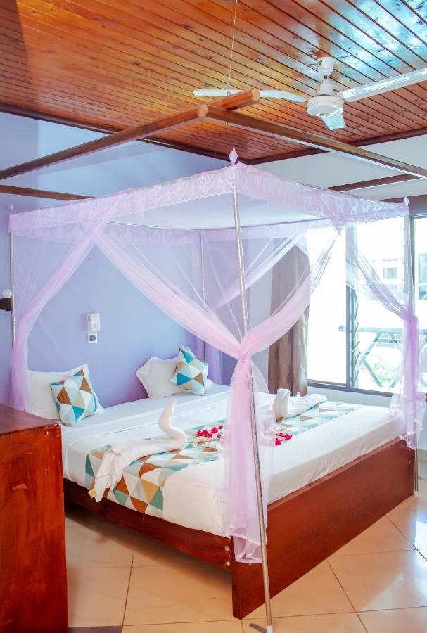 Papillon Garden Bar Villas Bamburi Eksteriør bilde