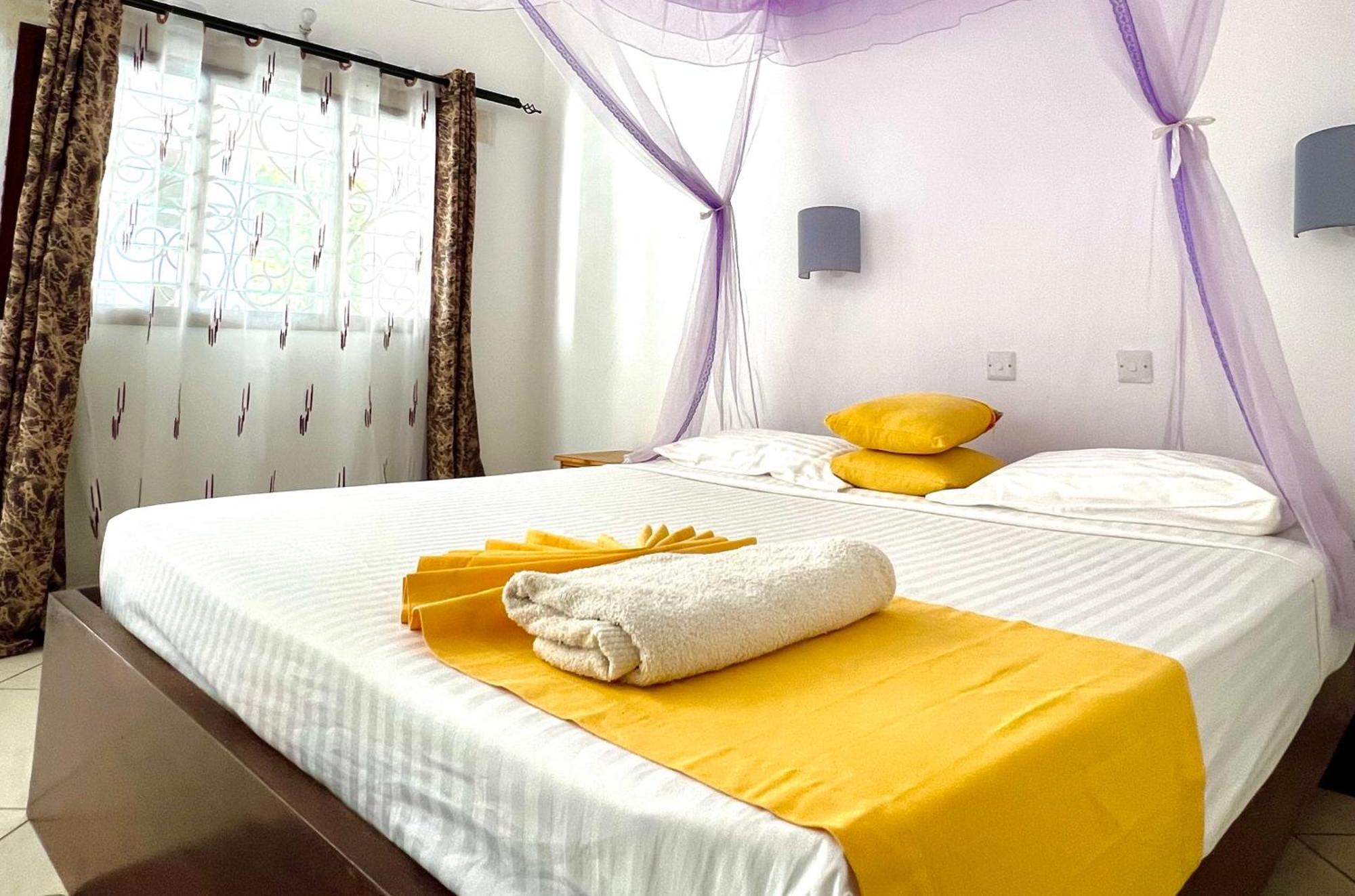Papillon Garden Bar Villas Bamburi Eksteriør bilde