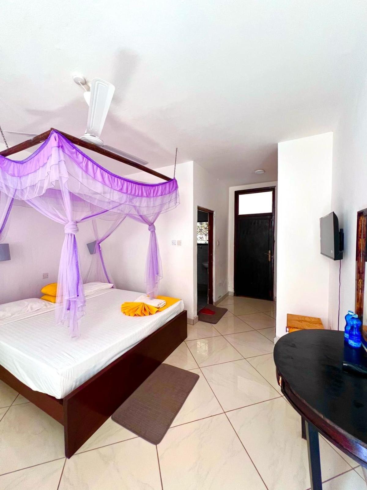 Papillon Garden Bar Villas Bamburi Eksteriør bilde