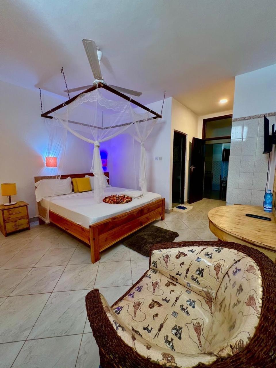 Papillon Garden Bar Villas Bamburi Eksteriør bilde