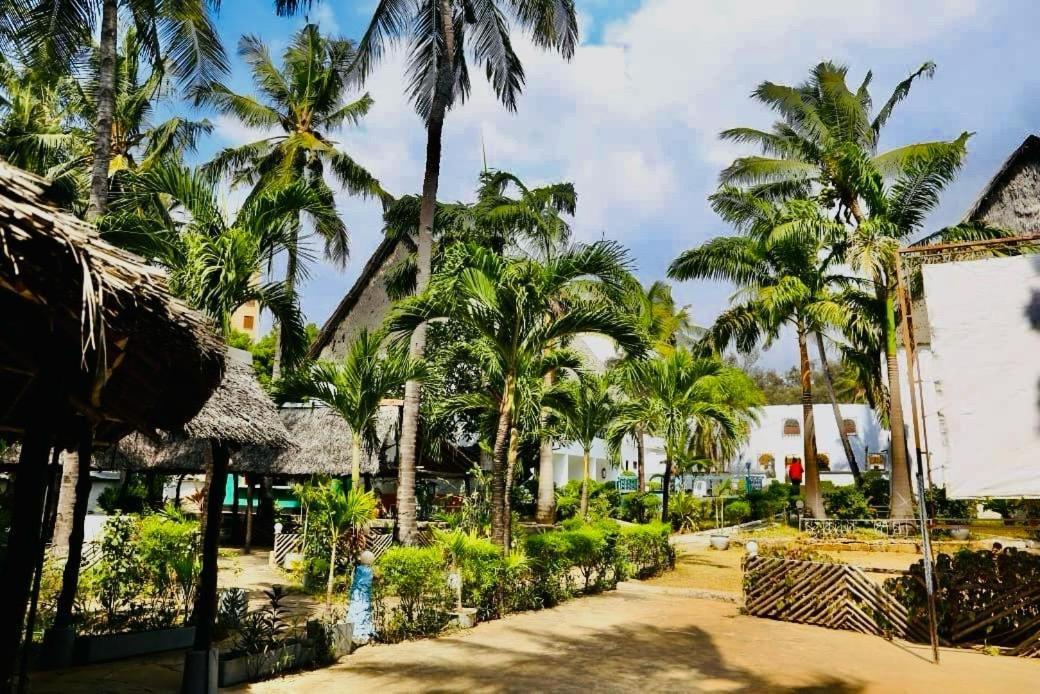 Papillon Garden Bar Villas Bamburi Eksteriør bilde