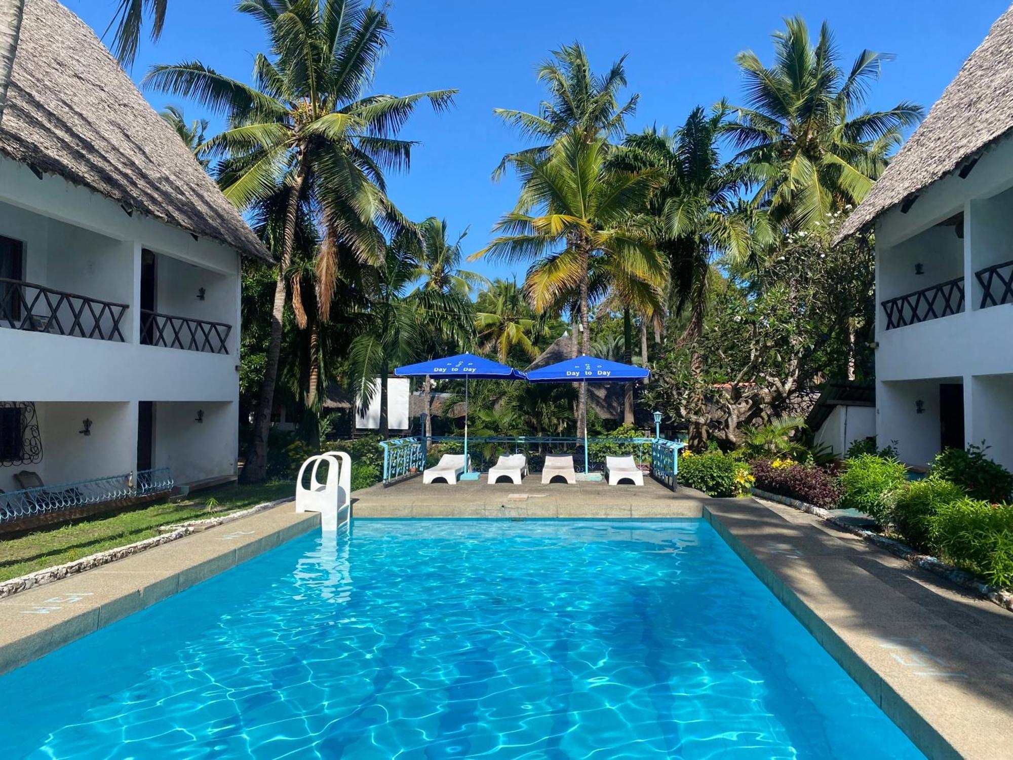 Papillon Garden Bar Villas Bamburi Eksteriør bilde
