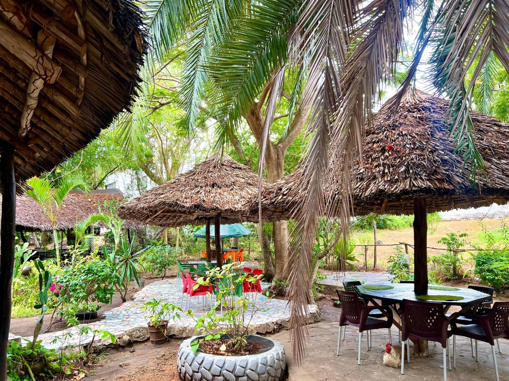 Papillon Garden Bar Villas Bamburi Eksteriør bilde