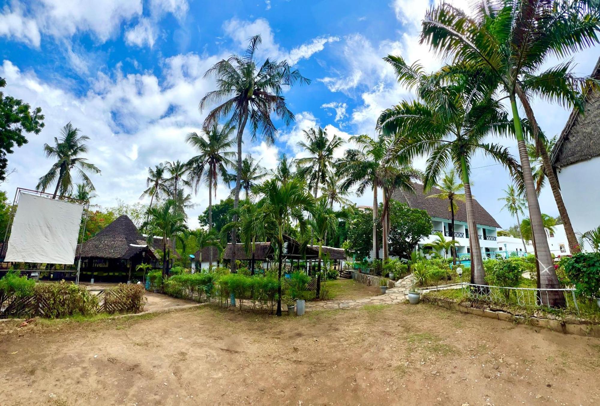 Papillon Garden Bar Villas Bamburi Eksteriør bilde