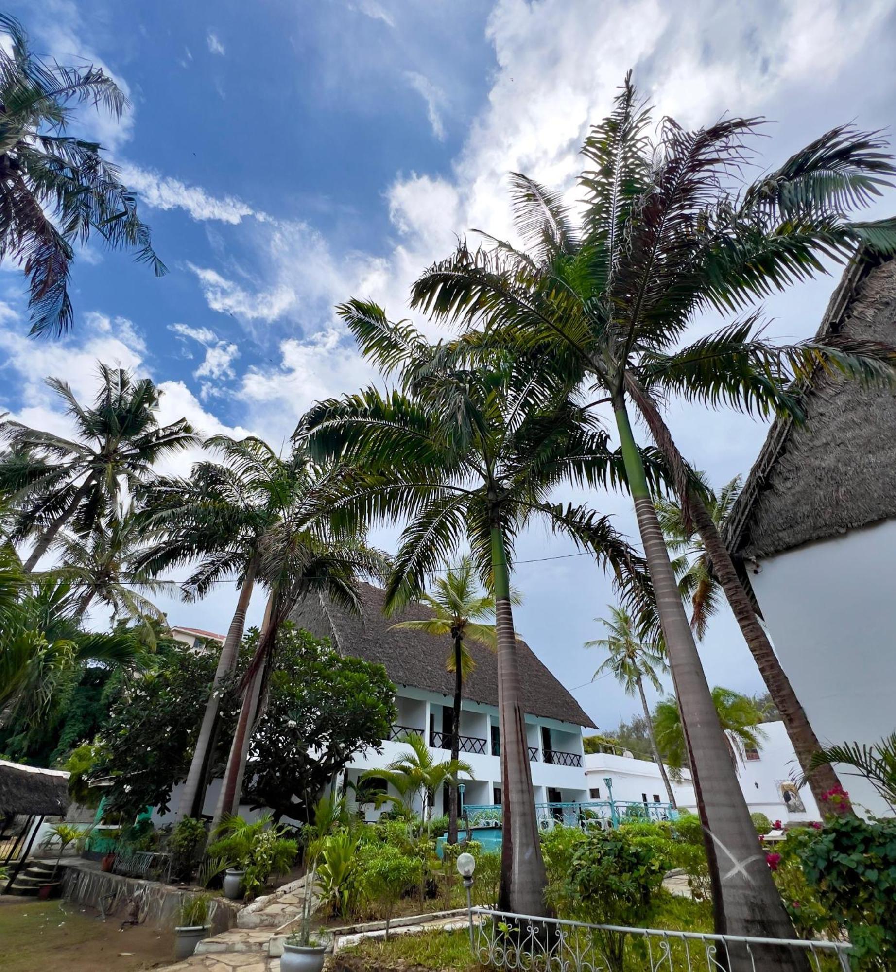 Papillon Garden Bar Villas Bamburi Eksteriør bilde