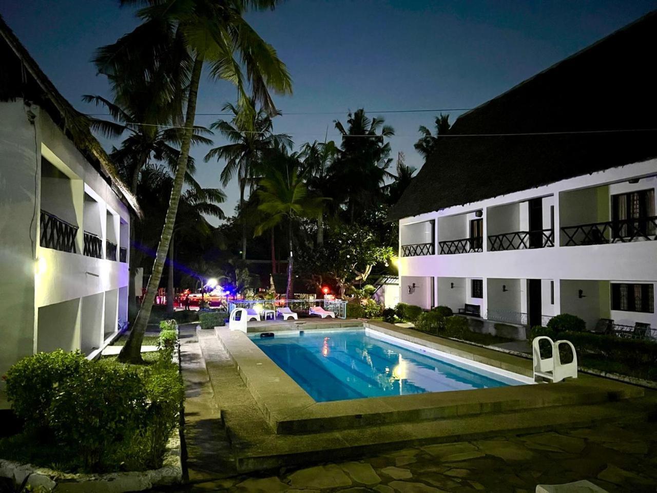 Papillon Garden Bar Villas Bamburi Eksteriør bilde