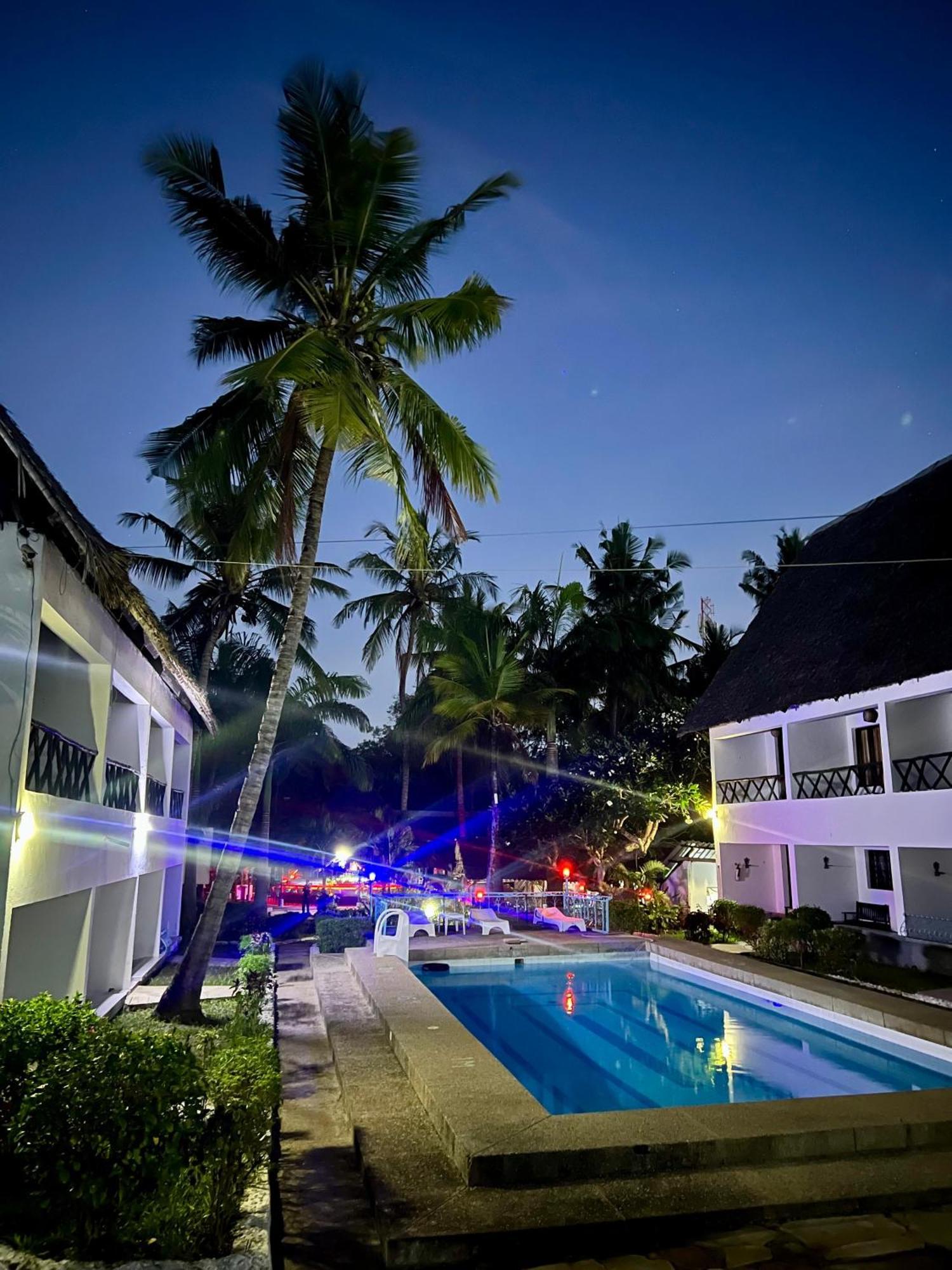 Papillon Garden Bar Villas Bamburi Eksteriør bilde