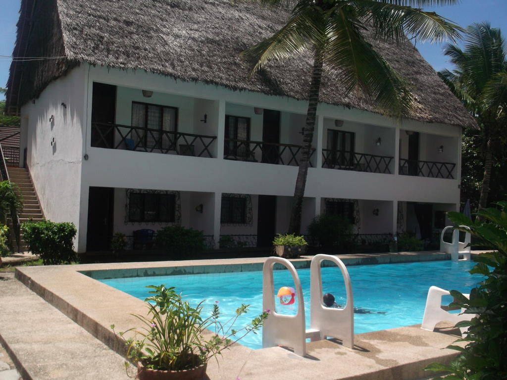 Papillon Garden Bar Villas Bamburi Eksteriør bilde