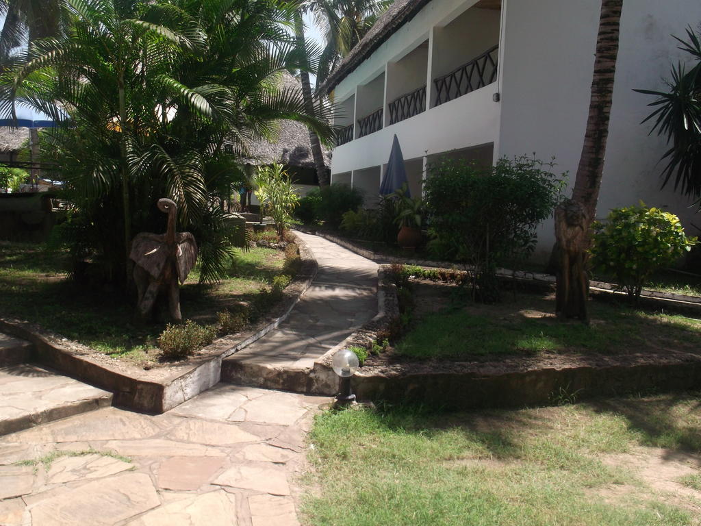 Papillon Garden Bar Villas Bamburi Eksteriør bilde